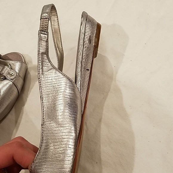 Ann Taylor LOFT silver flats size 8 - Picture 5 of 7